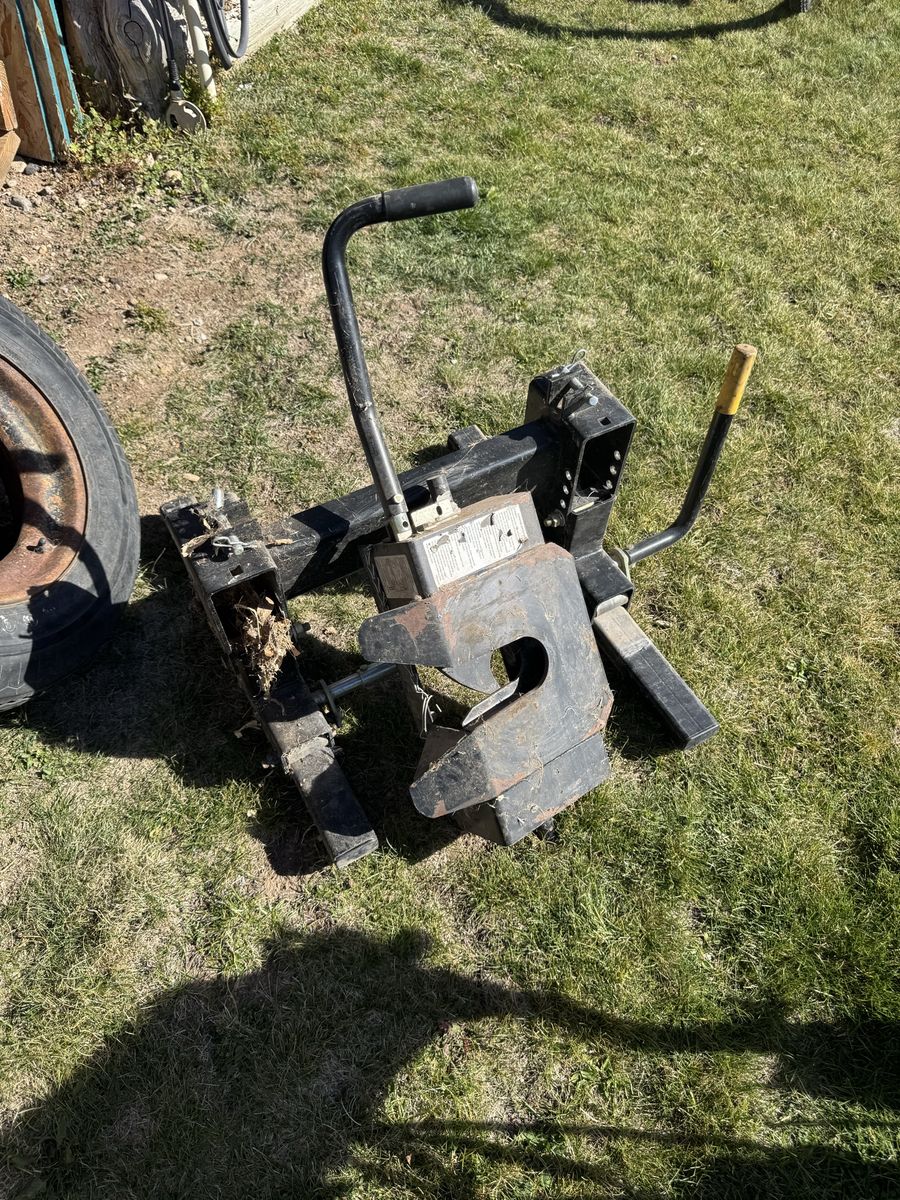 Used Trailer Hitch - 5th Wheel Receiver Mount - Heavy Duty Towing Equipment