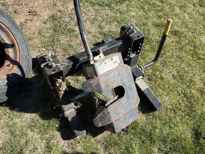Used Trailer Hitch - 5th Wheel Receiver Mount - Heavy Duty Towing Equipment