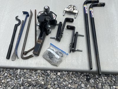Trailer Hitch with Weight Distribution System and pry bars