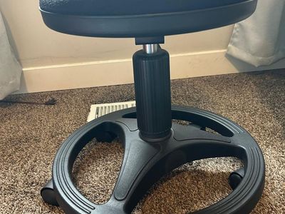 Comfortable Round Rolling Stool – Adjustable & Versatile!