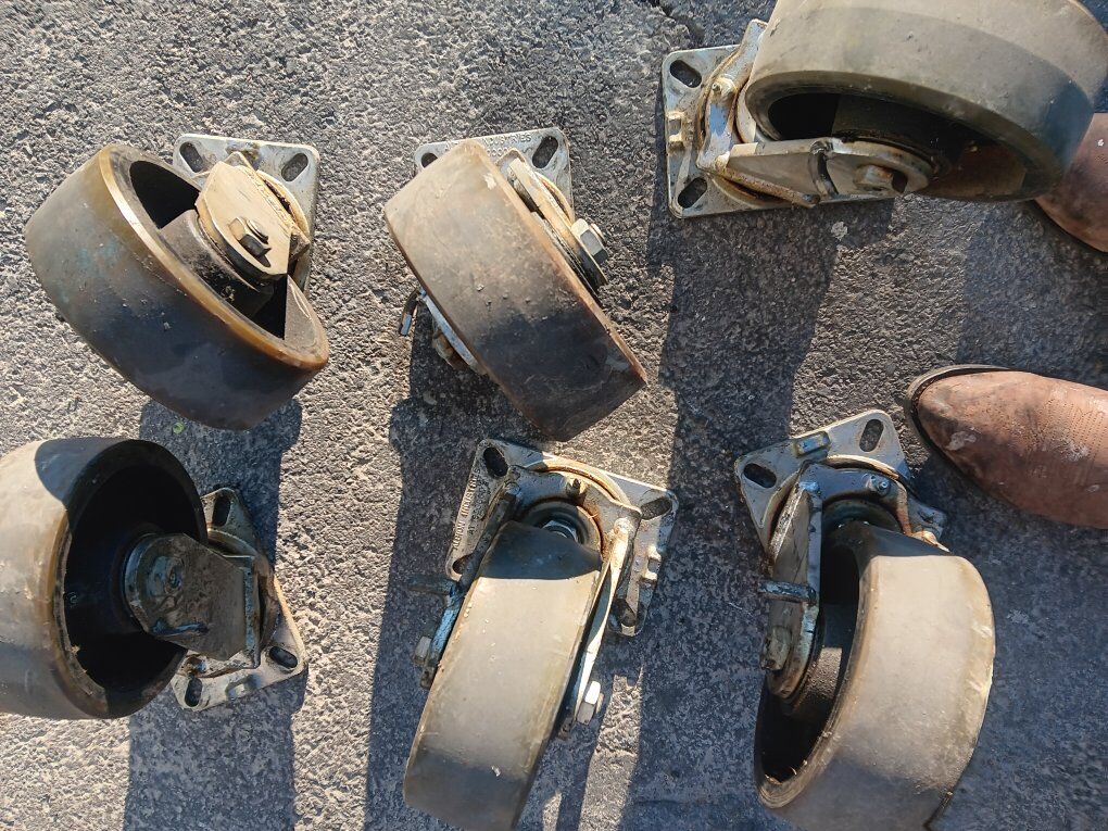 8" heavy duty castors