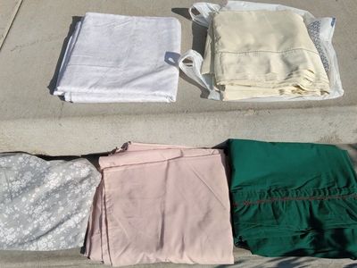King Size Sheets Lot - 5 Individual Pieces (No Stains)