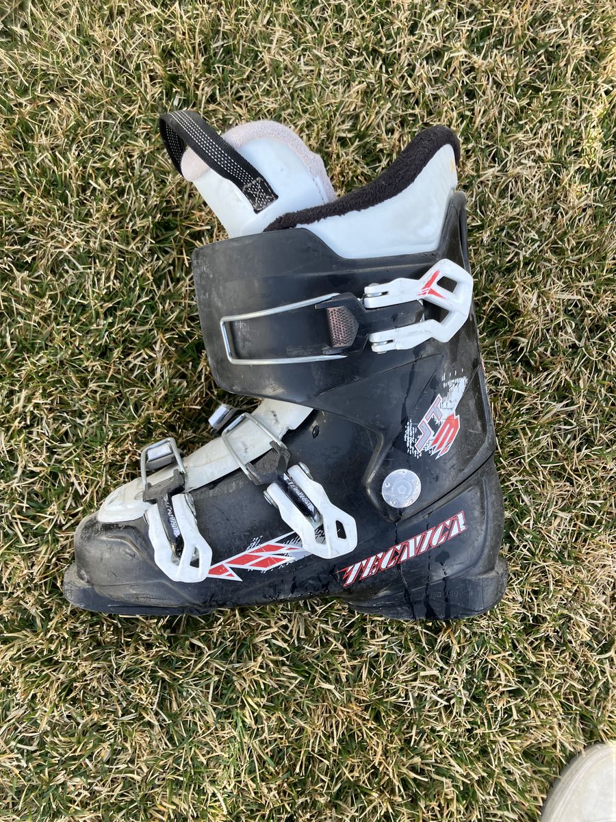 size 9 in mens ski boots