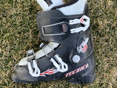 size 9 in mens ski boots