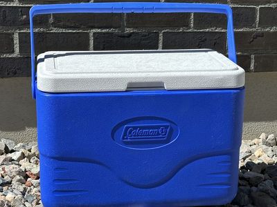 Coleman 9-Quart Blue/White Personal Cooler, Small Portable Ice Chest with Handle