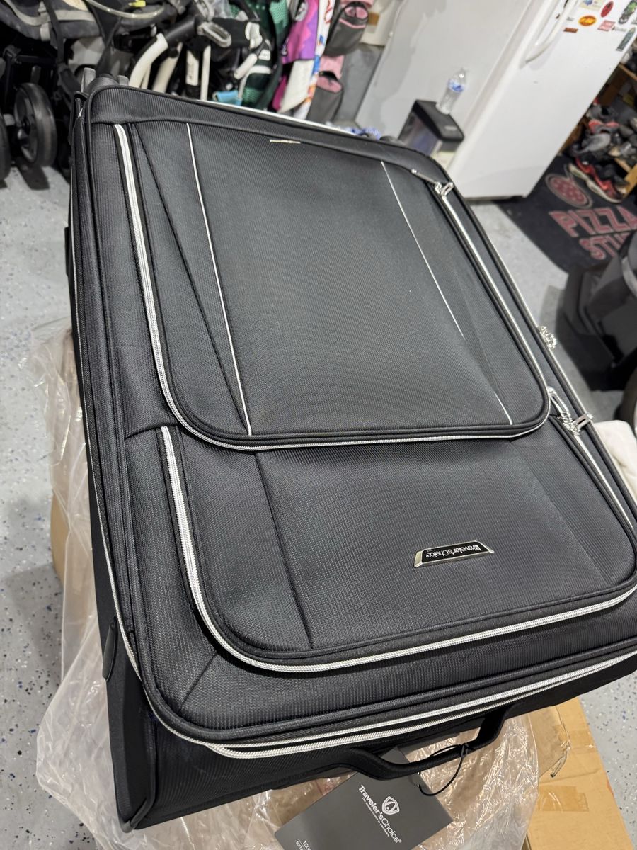 Travelers choice large soft side expandable luggag