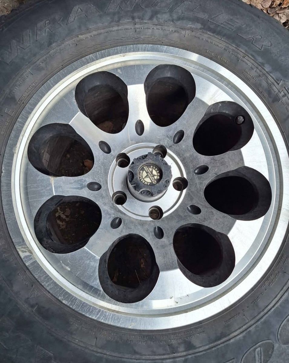 Main image 3