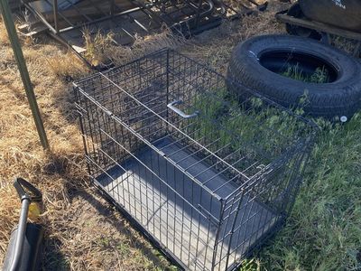 Steel small/medium dog kennel with handle
