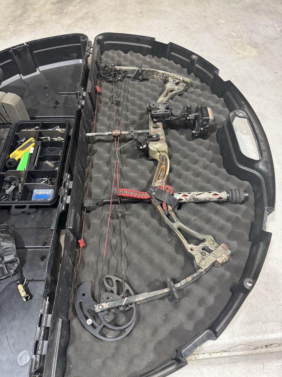 2008 Diamond Archery Black Ice bow package