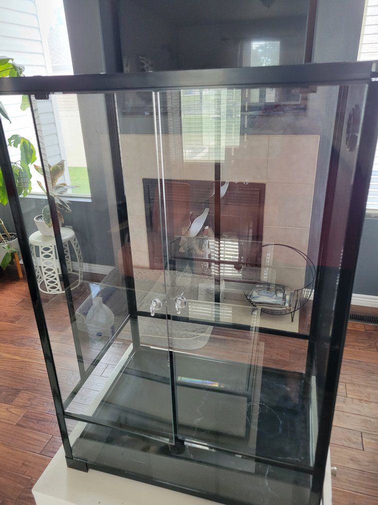 Large Glass Terrarium/Reptile Enclosure - 24"x18"x36" - Excellent Condition
