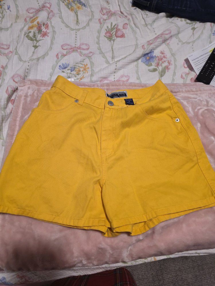Girls Bottoms Clothing Lot - Flare Jeans, Yellow Denim Shorts, Pink Athletic Shorts, swimsuit 🩱, leggings..size M/L