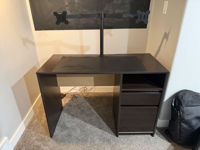 Desk W/ Monitor Arms & Mat