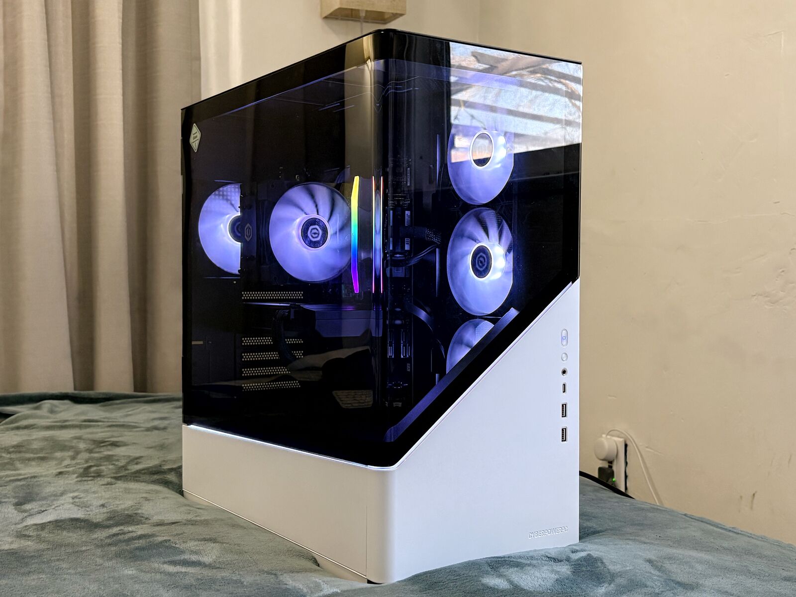 Latest Gen Gaming PC [AMD Ryzen 7-8700F, AMD Radeon RX 7600, 16GB DDR5 RAM, 1TB NVMe SSD]