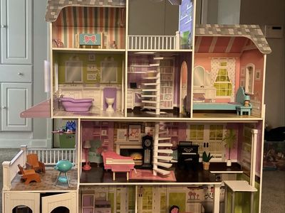 Doll house w/ furniture