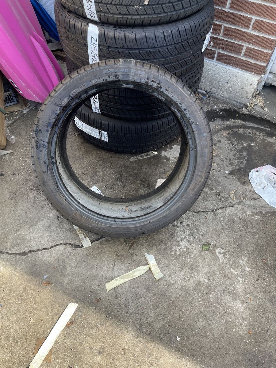 255/40/20 NEW MICHELIN TIRE