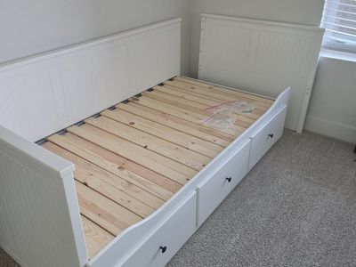 White Daybed with 3 Storage Drawers - Versatile Furniture Piece