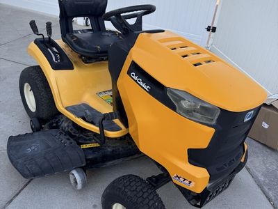 Cub Cadet Riding Lawnnmower