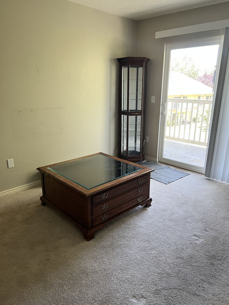 Corner curio/hutch