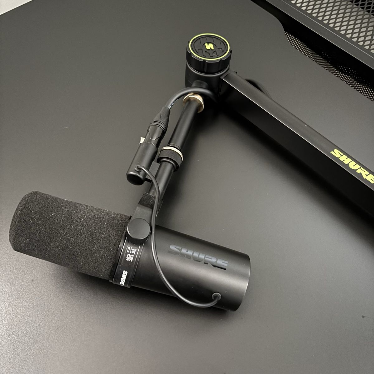 SHURE SM7B (Boom Arm & XLR Cable included)