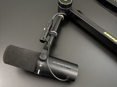 SHURE SM7B (Boom Arm & XLR Cable included)
