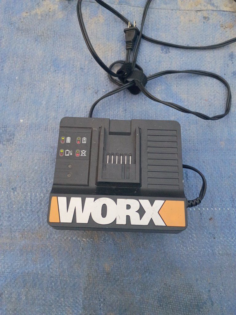 Worx Lithium-Ion Cordless Power Tool Battery Charger