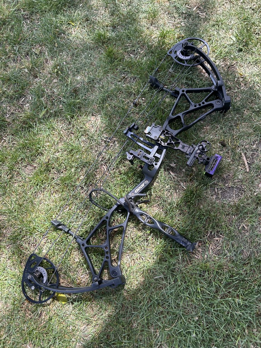 Bear Arena 34 compound bow
