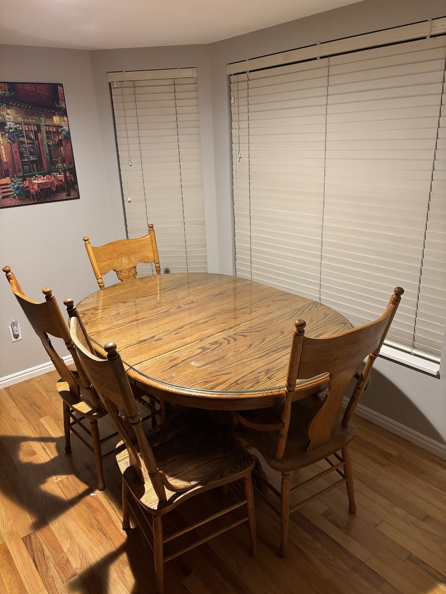 Oak Dining Table with 4 Chairs and Glass Top - Extendable Oval Table Set