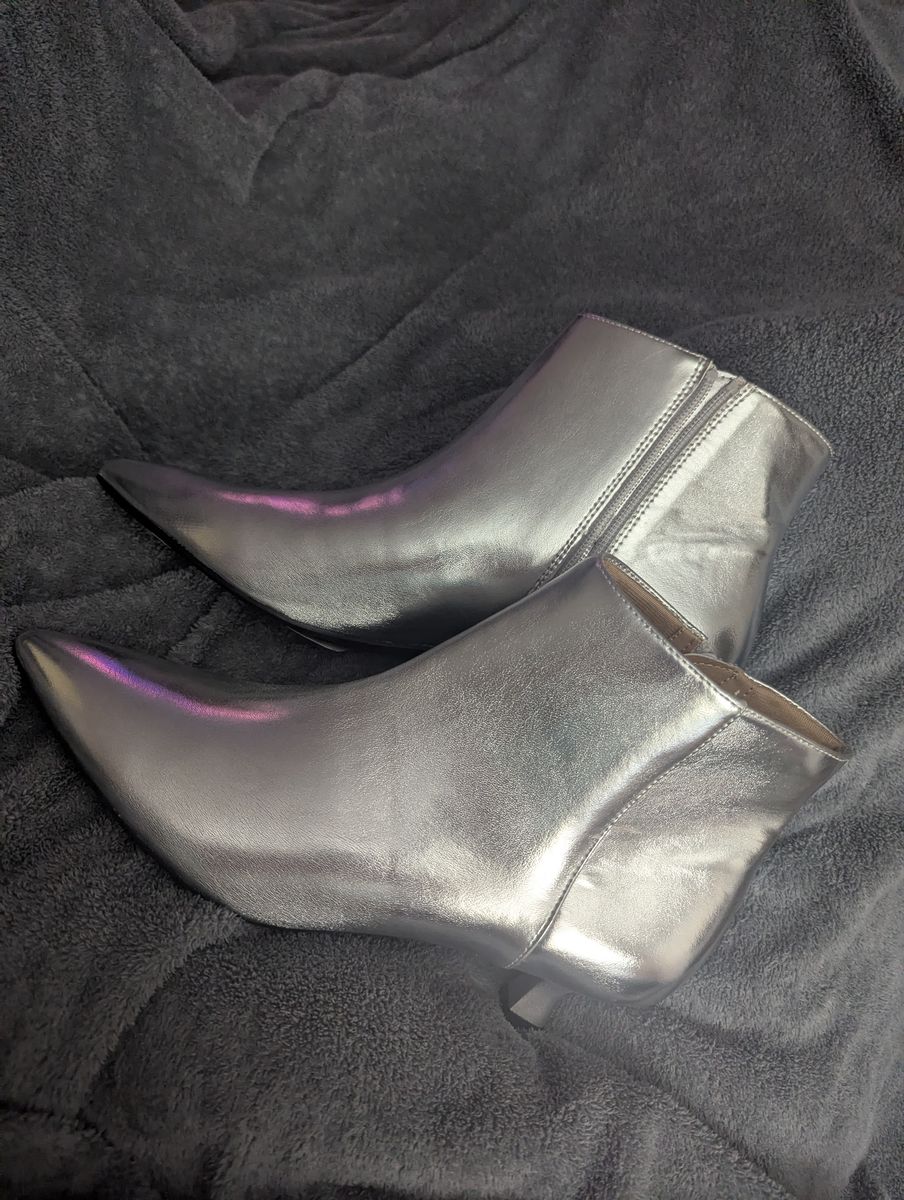 Size 9 Maya Ankle Bootie Silver Faux Leather