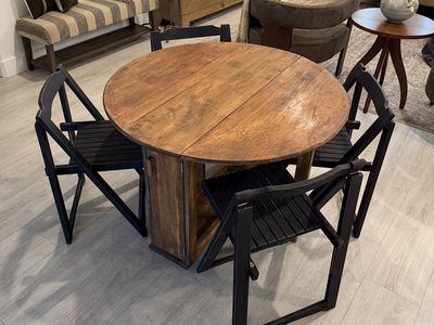 Vintage drop leaf round table with 4 folding chairs