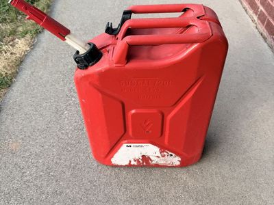 Midwest Can Company 5 Gallon / 20L Red metal Gas Can Model 5800