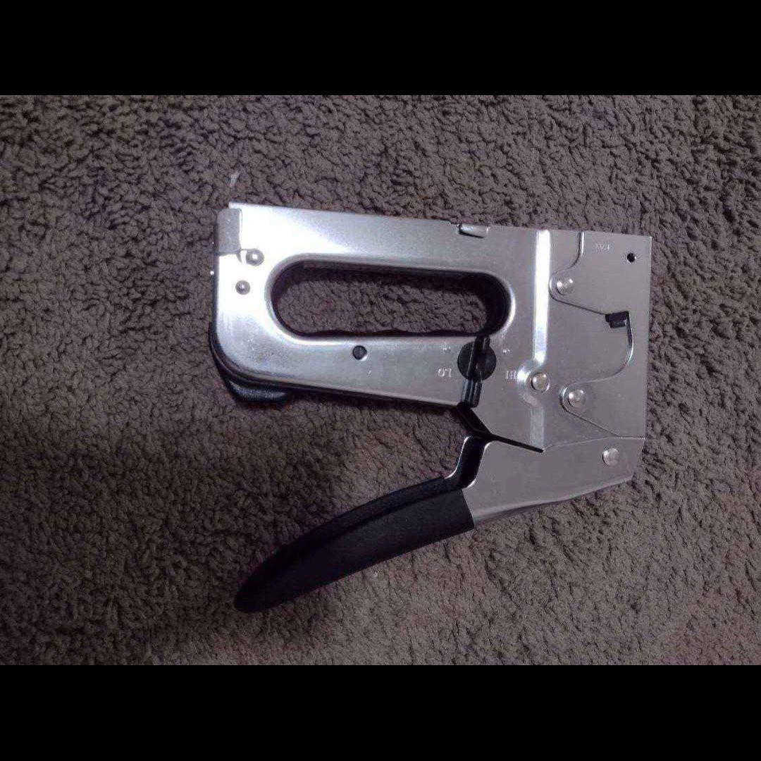 hardware stapler