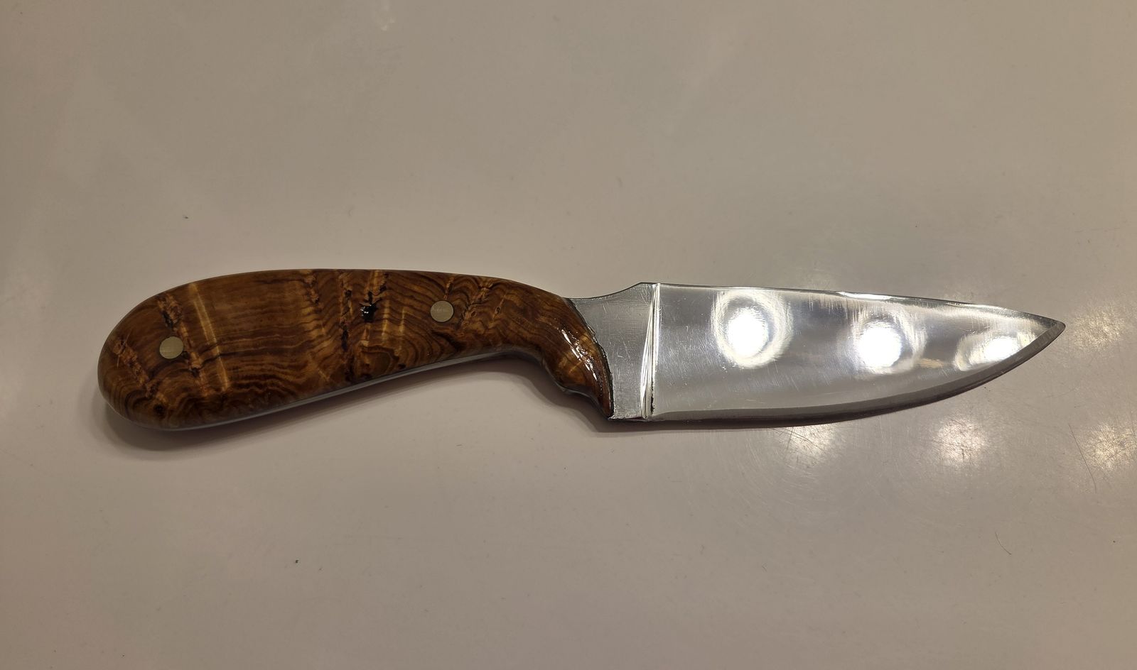 Simple drop point hunting/carry knife with beautiful Aspen Burl grip