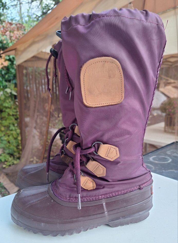 Nice pair of Womens Sorel Snow Lions size 7