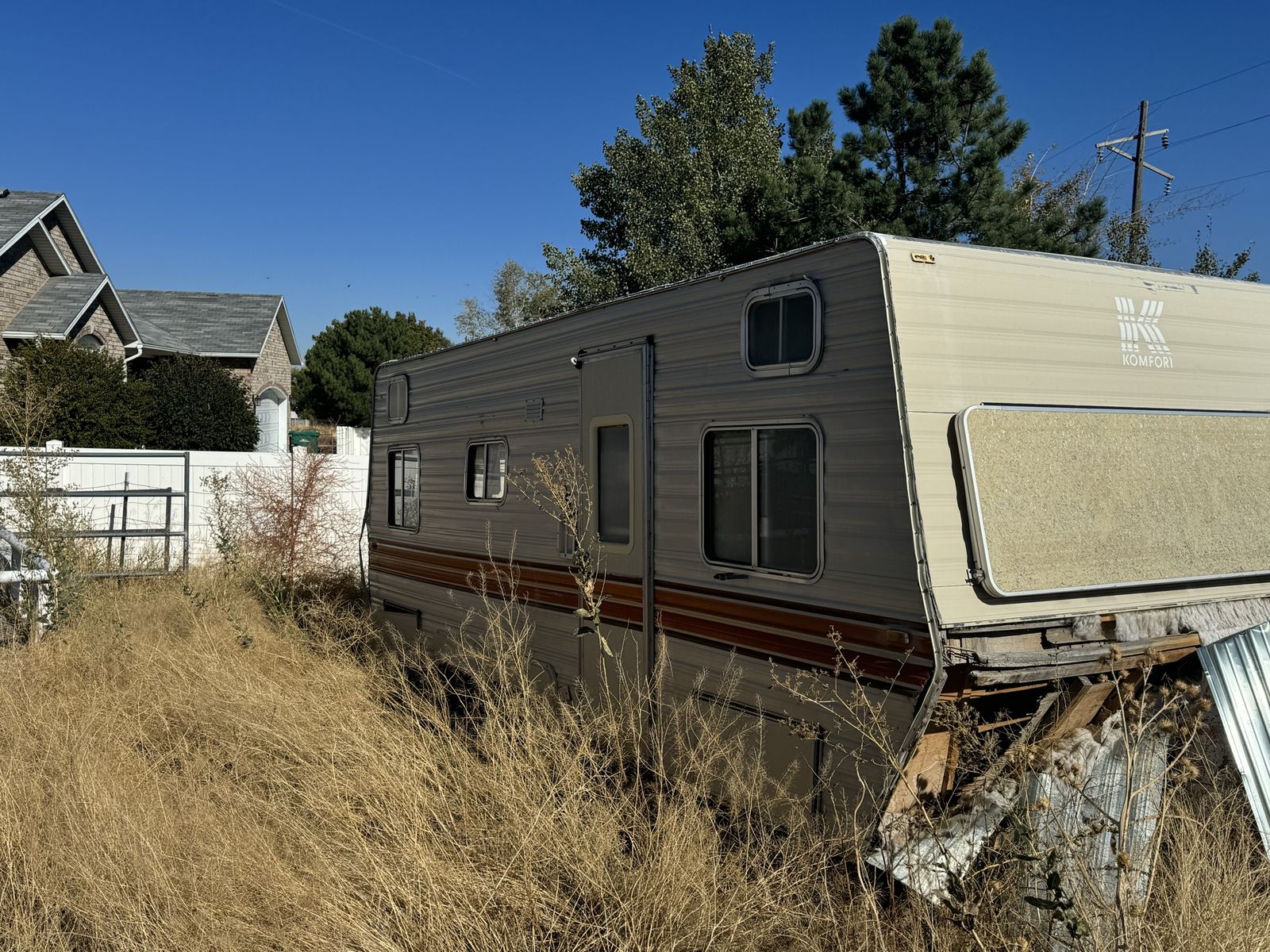 Free 1979 Komfort Travel Trailer - Project RV or Utility Trailer Conversion - Title in Hand