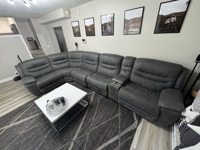 Power Reclining Modular Sectional | USB Charging | Power Headrests | Excellent Condition