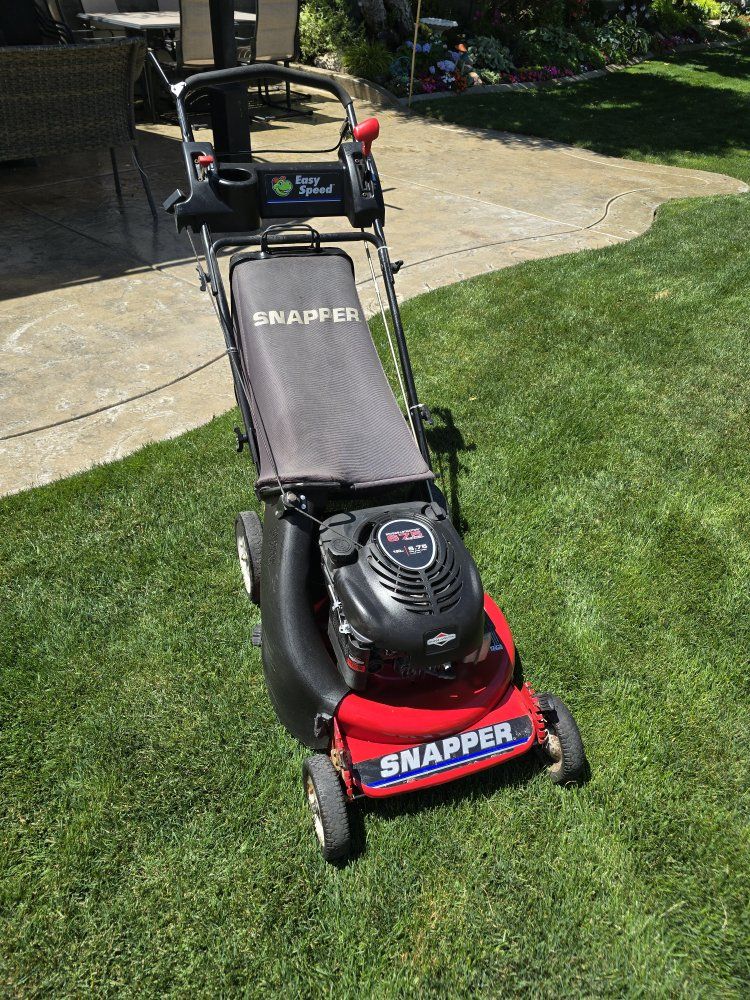Snapper Hi Vac Easy Speed Push Lawn Mower with Briggs & Stratton Engine