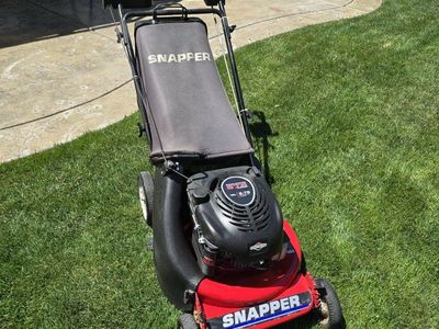 Snapper Hi Vac Easy Speed Push Lawn Mower with Briggs & Stratton Engine