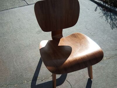 Reproduction Eames bent plywood chair