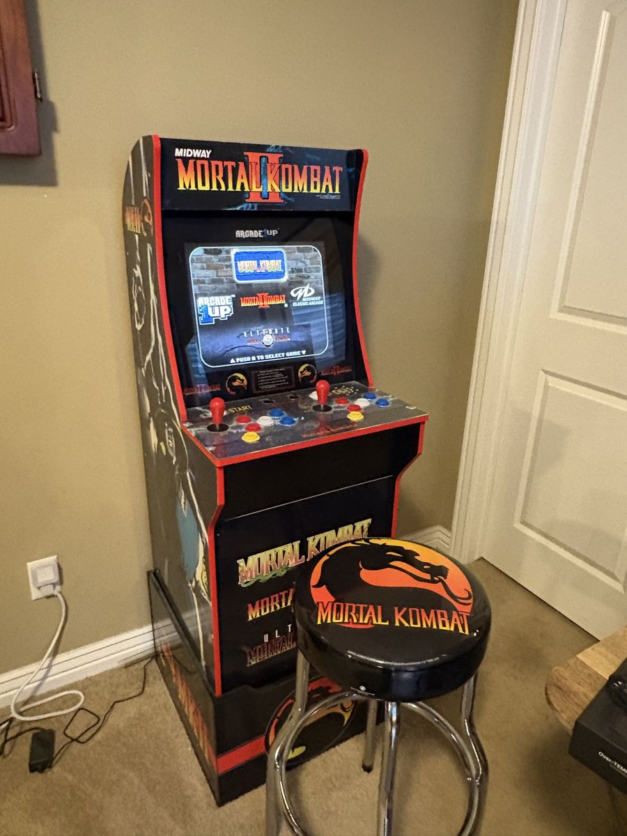 Arcade1Up Mortal Kombat II w/ Riser & Stool