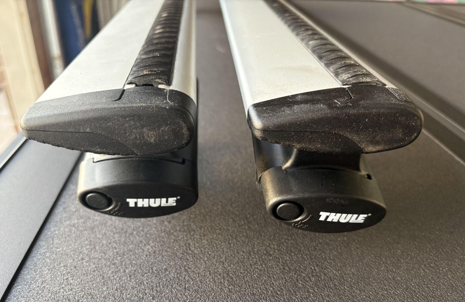 Thule Rapid Crossroad feet W/ Aeroblade Crossbar