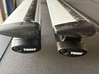 Thule Rapid Crossroad feet W/ Aeroblade Crossbar
