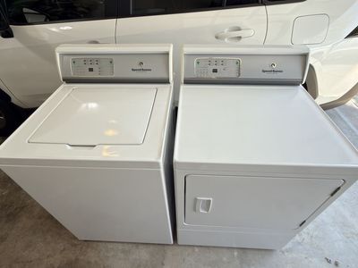 Speed Queen - Top Load Washer and Dryer Set - White