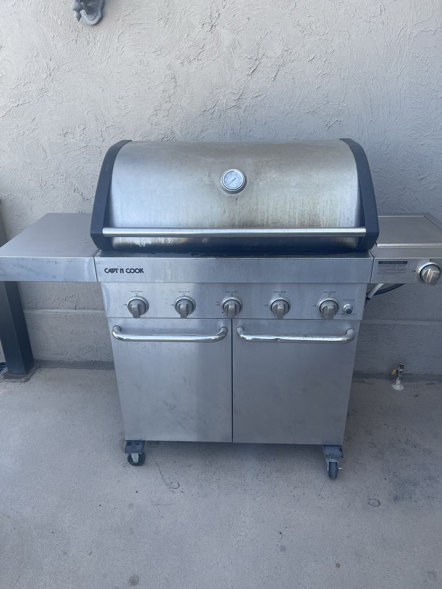 Large gas grill