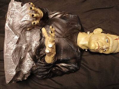 Universal Monsters Frankenstein Statue Bust Spirit Halloween 12" MISSING FINGERS