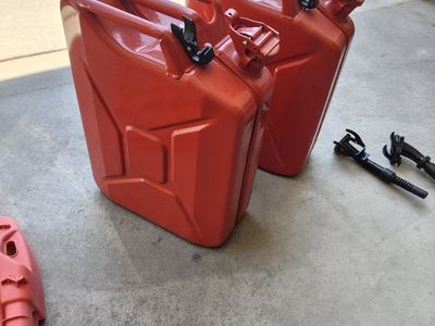 Wavian Jerry Cans and Trackion boards