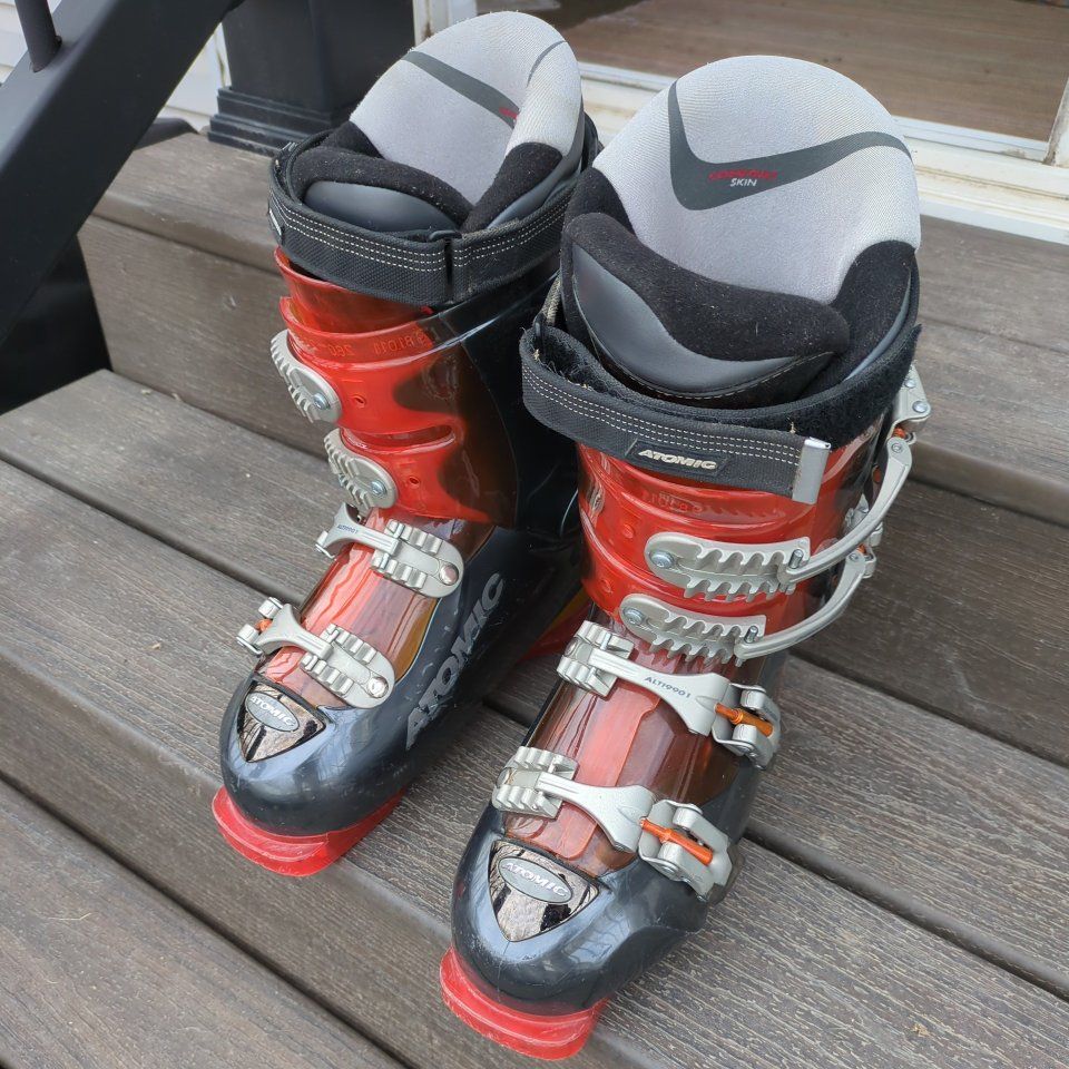 Nice Atomic Ski Boots size 26.5