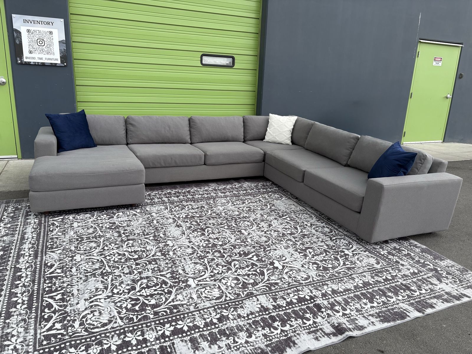 WEST ELM Urban Sectional (Free Delivery )