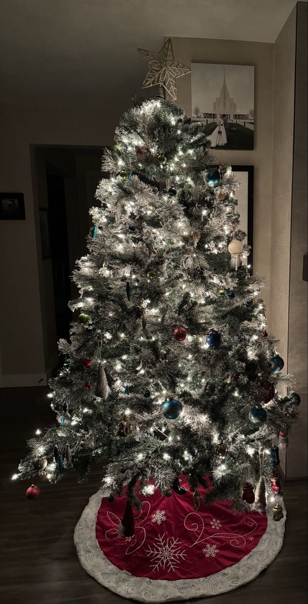 Pre-lit Frosted Artificial Christmas Tree with lights