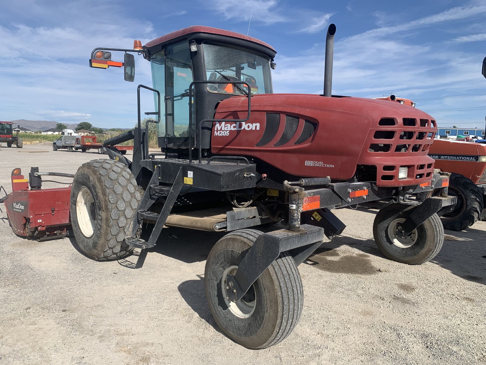 Macdon M205 windower w/merger
