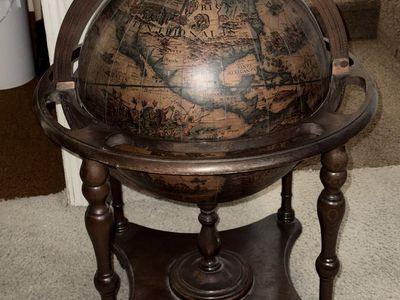 Vintage Italian Style Floor Standing Globe Bar Liquor Cabinet with Wheels